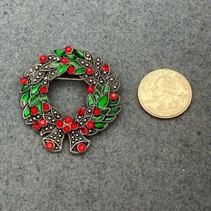 Christmas Pin Brooch Wreath Red Rhinestone Berries Green Enamel Silver Detailed